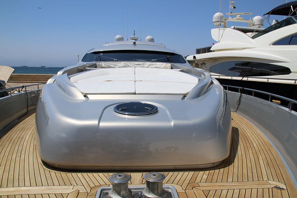 2009 PERSHING 90' 